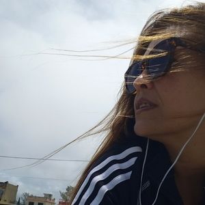 Meet your Posher, Raquel